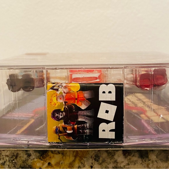 Roblox Celebrity collection Roberts Game Pack with exclusive virtual item - Picture 8 of 13